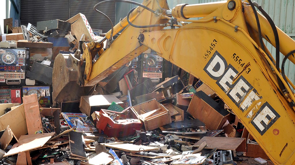 Hacienda destruye más de 3 mil 800 equipos de juegos de azar