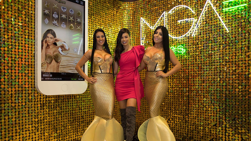Gold Mermaids by Renata González captivates visitors at FADJA 