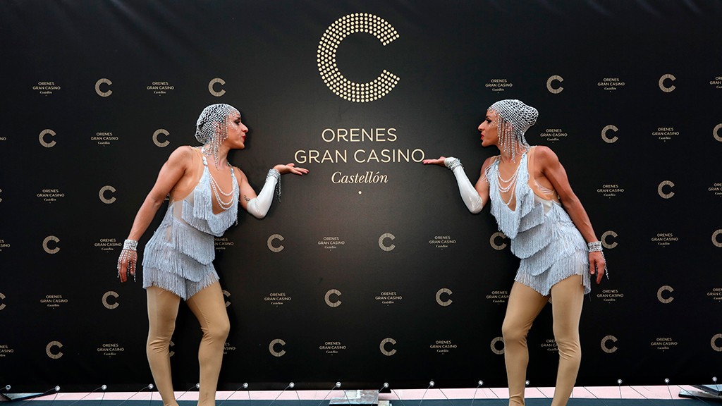 El Gran Casino de Castellón brilla en la fiesta de inauguración de su nueva imagen corporativa y de su terraza de ocio.