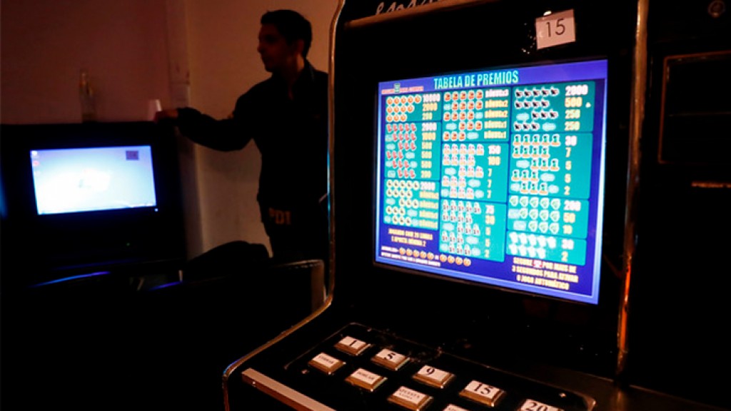 Municipios chilenos no pueden renovar patentes a negocios que usen máquinas de azar