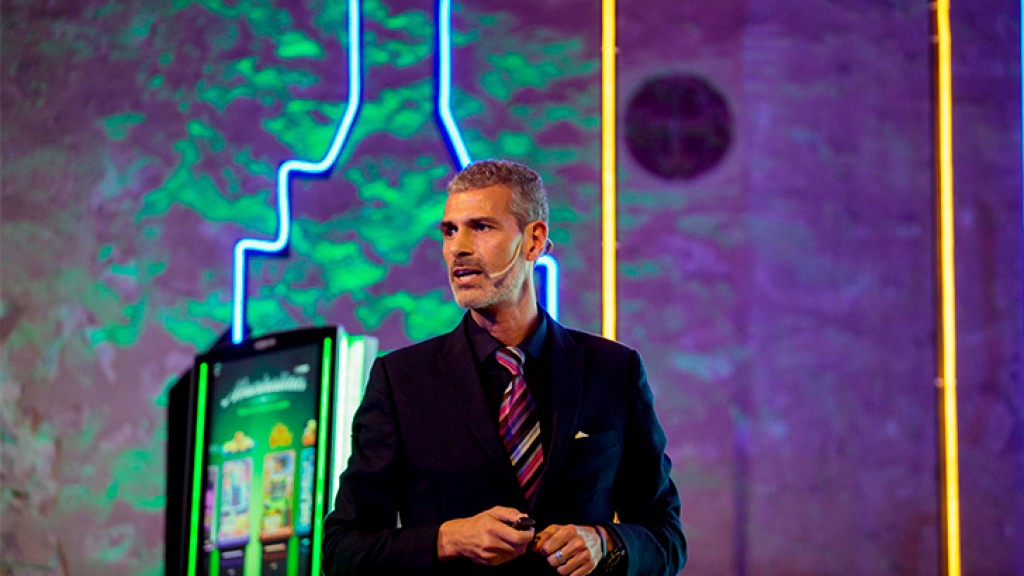 MANHATTAN de UNIDESA potencia el entretenimiento y la seguridad en Hostelería con Caja Fuerte Integrada