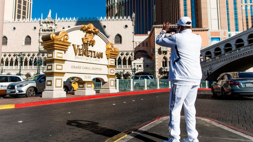 Las Vegas Sands discusses push into sports betting