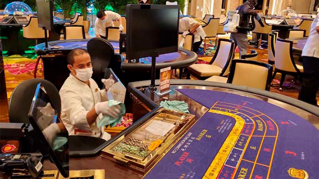 Macau gaming employees´ association urges government to cancel social distancing on casino floors