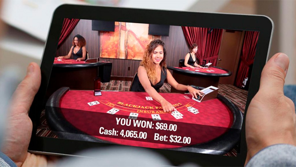 Will online gaming´s success continue with casinos reopening? 