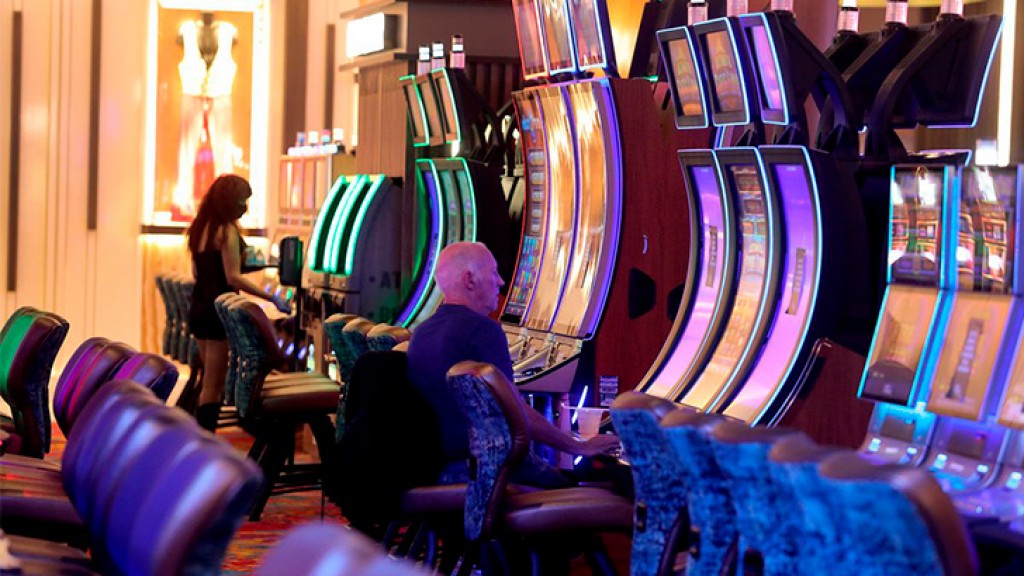 Florida Legislature approves Gov. DeSantis´ gambling deal with sports betting, but legal fights loom