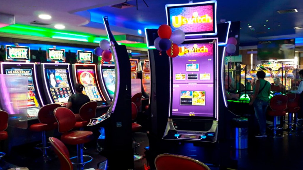 IGT Drives Player Excitement in Colombia with Installation of USwitch™ Multi-Game on the CrystalCurve™ Cabinet
