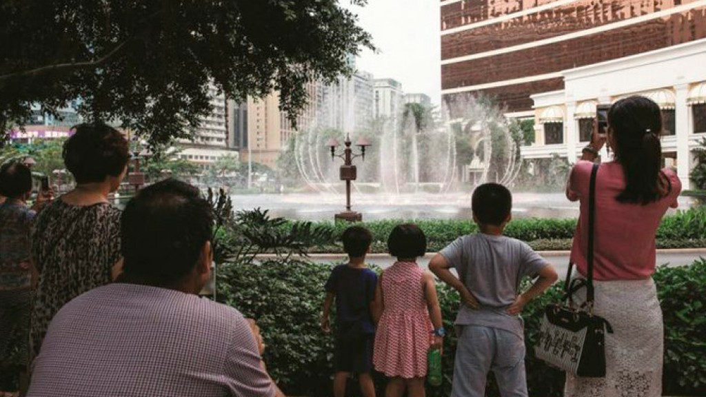 Visitor volume expected to recover to 35,000 daily entries during October Golden Week 