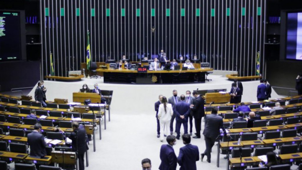 Deputies approve the basic text of the project that legalizes bingos and casinos in Brazil