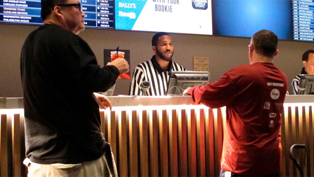 Colorado suspends betting on Russian sports