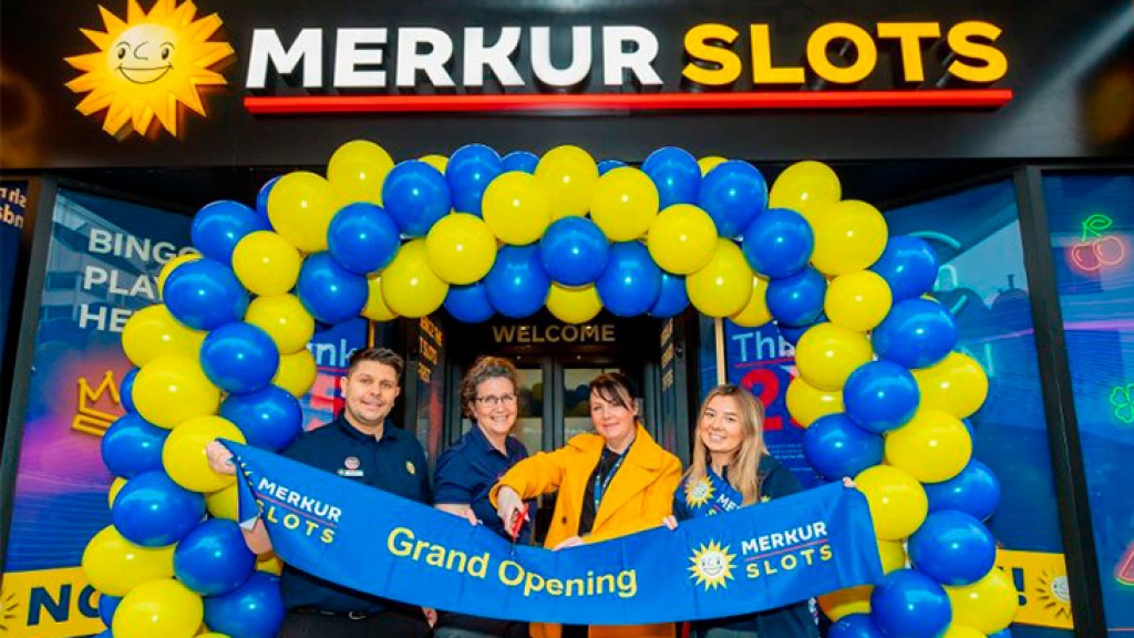 Commemorating Angela Thundercliffe´s excellent career achievement at MERKUR Casino UK