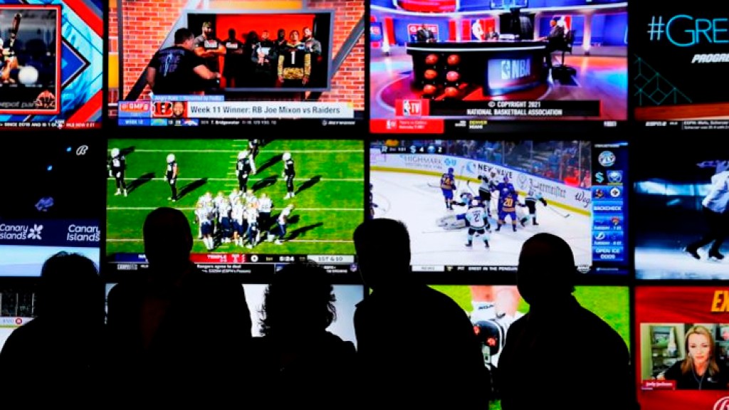 Southwest Ohio racinos rake in record profits, see dollars ahead in sports betting