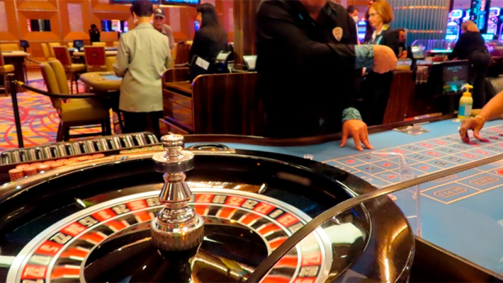 Americans respond to inflation by turning to gambling as casino industry records best quarter ever, raking in USD 15 B