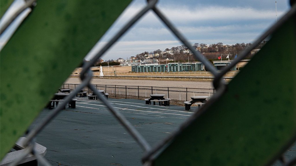 Massachusetts regulator offers clarity on sports betting applications for horse tracks, simulcast centers