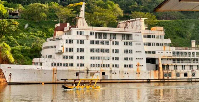 A 10 años del llamado “mini-Las Vegas argentino”, el casino flotante devenido en barco fantasma