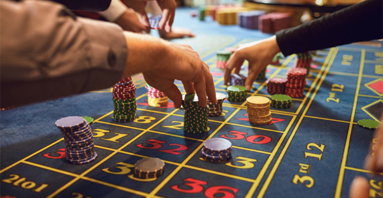 Land-based and online sportsbooks generated a combined $1.02 B in commercial revenue in October