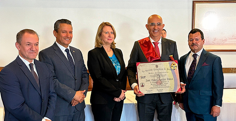 Recognition to José Aníbal Aguirre by the Colombian Society of the Press and Media