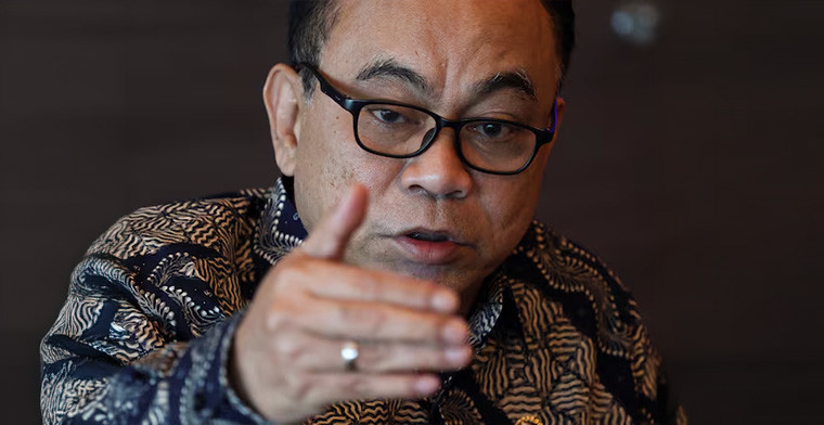 Indonesia fights against the 'blood sucking' online gambling