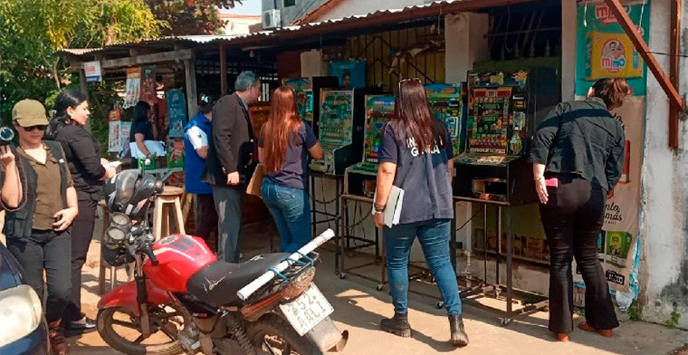 Formalización de juegos de azar en Paraguay: incautan y destruyen máquinas tragamonedas ilegales