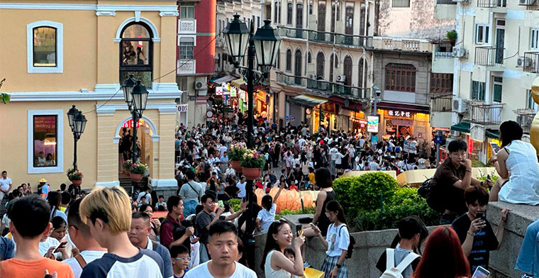 Macau visitor arrivals top 300,000 in first two days of Golden Week