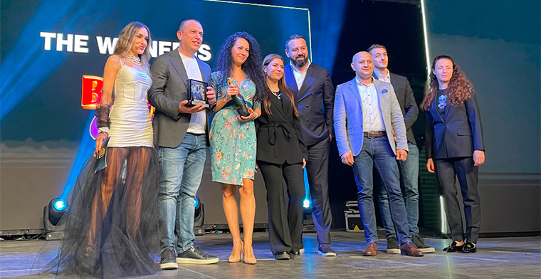 El juego de tragamonedas con mejor desempeño en 2024 es Shining Crown Bell Link