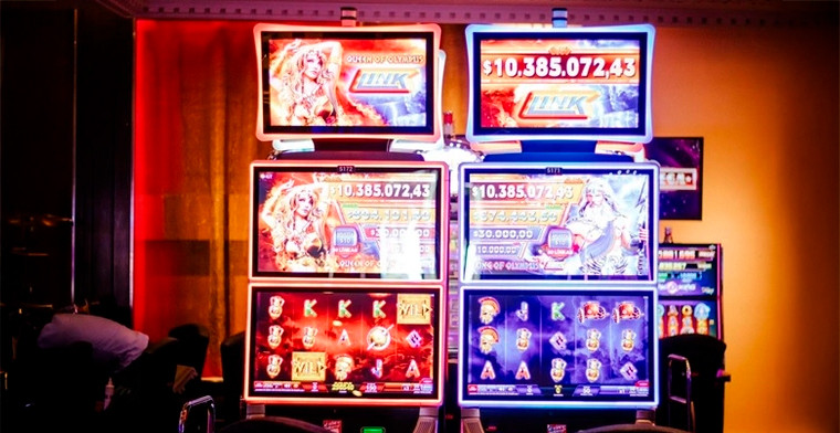 Casinos y bingos autorizados han transferido más de $348.000 millones al sistema de salud en 2024 en Colombia