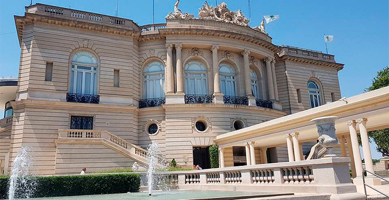 El hipódromo de Palermo inauguró  un espacio de cena show con nuevas propuestas gastronómicas