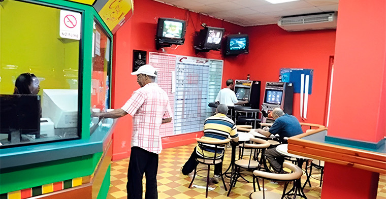 El impuesto a bancas de loterías, apuestas deportivas y casinos aumentó hasta un 100% en Dominicana - SoloAzar Latinoamérica
