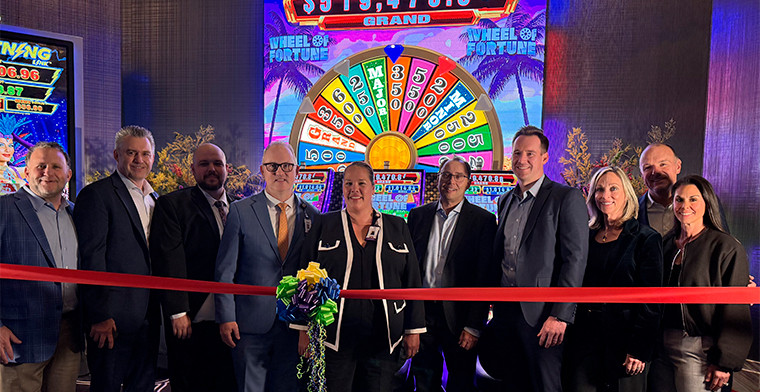 IGT y Graton Resort & Casino celebran el debut mundial del gabinete Wheel of Fortune Trio