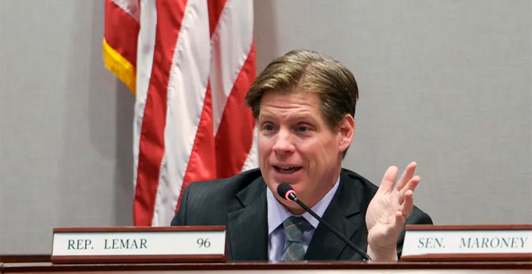 Connecticut Bill Seeks to Ban Gambling Ads at Public Colleges