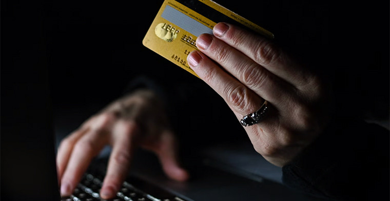 Card giants Mastercard and Visa linked to illegal gambling sites accused of scamming UK customers