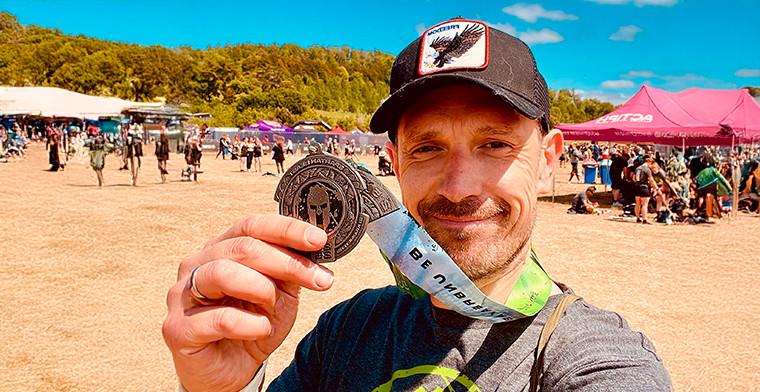 Stuart Hunter de Clarion completa la "Bestia Espartana" recaudando fondos vitales para la organización benéfica de la industria del juego