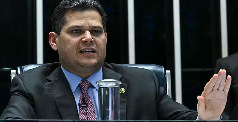 O Presidente Lula e Alcolumbre articulam para destravar pautas no Senado no segundo semestre de olho nas eleições de 2026