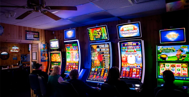 Chicago Aldermen Consider Video Gambling in Bars, Airports to Boost Revenue