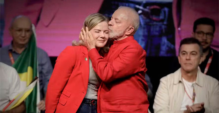 A ministra das Relações Institucionais, Gleisi Hoffmann defende taxação de bancos e bets em encontro do PT