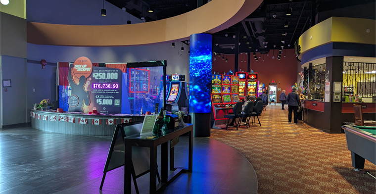 Proyecto conjunto: JCM Global instala nuevas soluciones de señalización digital para BCLC en Chances Castlegar