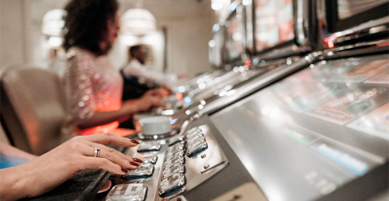 Cámara Baja aprueba medidas contra máquinas de azar ilegales en Chile