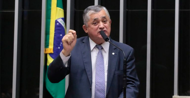 Projeto de lei responsabiliza bancos, influenciadores e plataformas por apostas ilegais