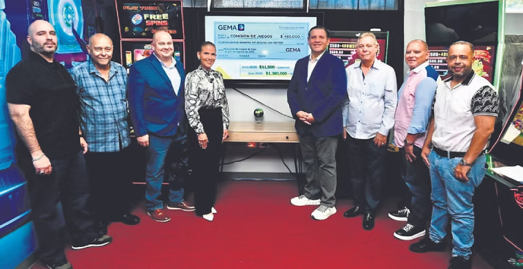 Puerto Rico: Grupo Empresarial de Máquinas de Azar entrega primer pago  al Fondo de Retiro de la Policía