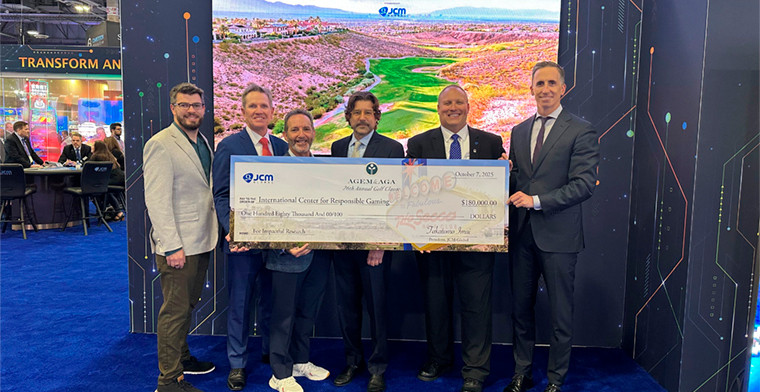 ICRG recibió un cheque de $180,000 por parte de AGA, AGEM y JCM Global