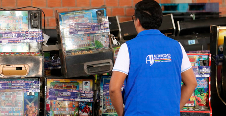 LA AJ y RECUMET firman acuerdo para eliminar 230 dispositivos de juego ilegal incautados