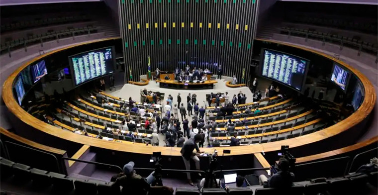 Comissão da Câmara vota urgência para projeto que eleva taxação das bets