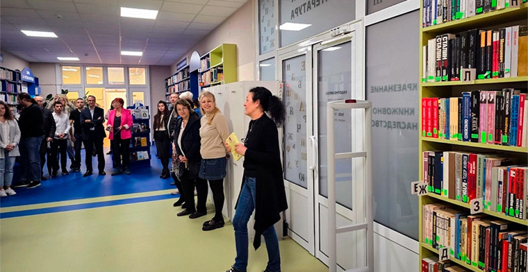 La Biblioteca de Sofía apuesta por la innovación con la donación del sistema RFID de Amusnet, uniendo tradición y tecnología