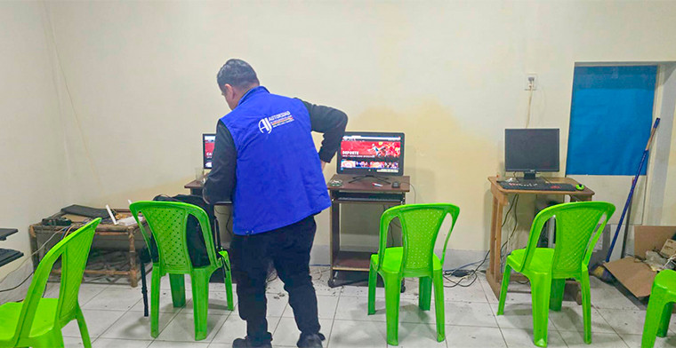 Bolivia: AJ interviene un local de juego ilegal y decomisa 6 máquinas