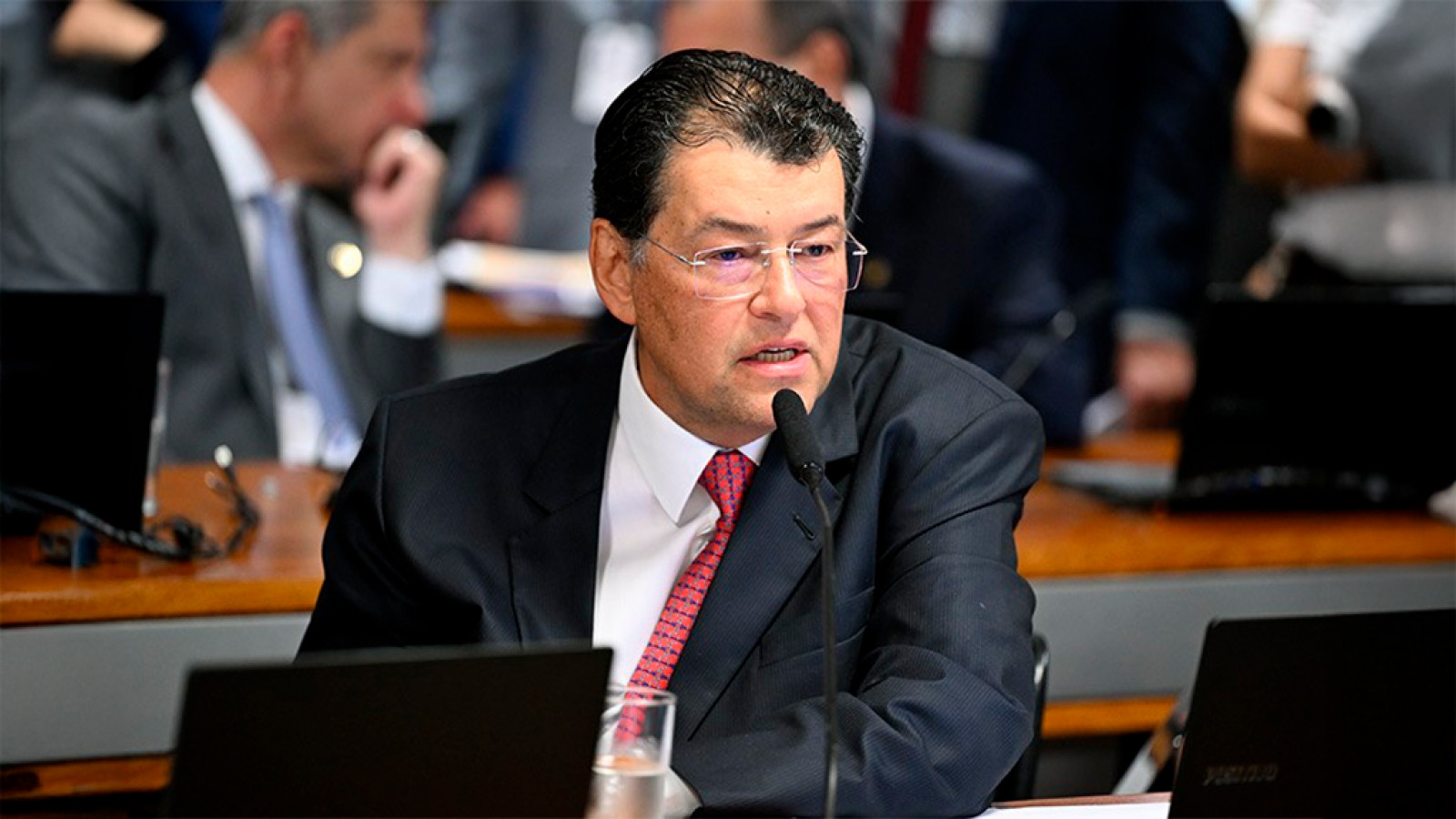 CAE aprova pacote fiscal que eleva tributos para bets e fintechs e cria programa para contribuintes de baixa renda