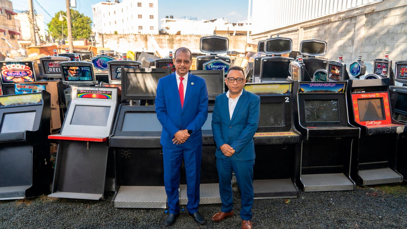 Hacienda destruye 523 tragamonedas en República Dominicana