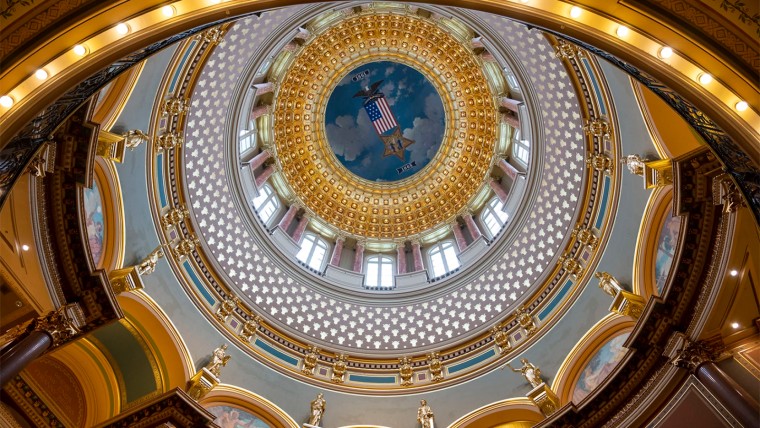 Iowa House Subcommittee Advances Bill to Ban Smoking on Casino Gaming Floors