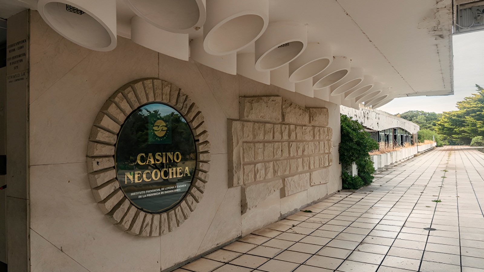 Tensión en Necochea: Trabajadores del Casino preocupados por amparo que podría frenar la subasta pública