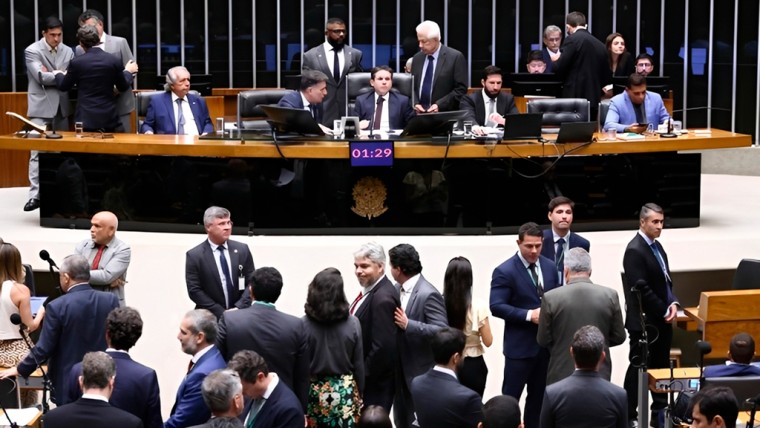Brasil aprova criação da Universidade Federal do Esporte com financiamento parcial proveniente de impostos sobre apostas