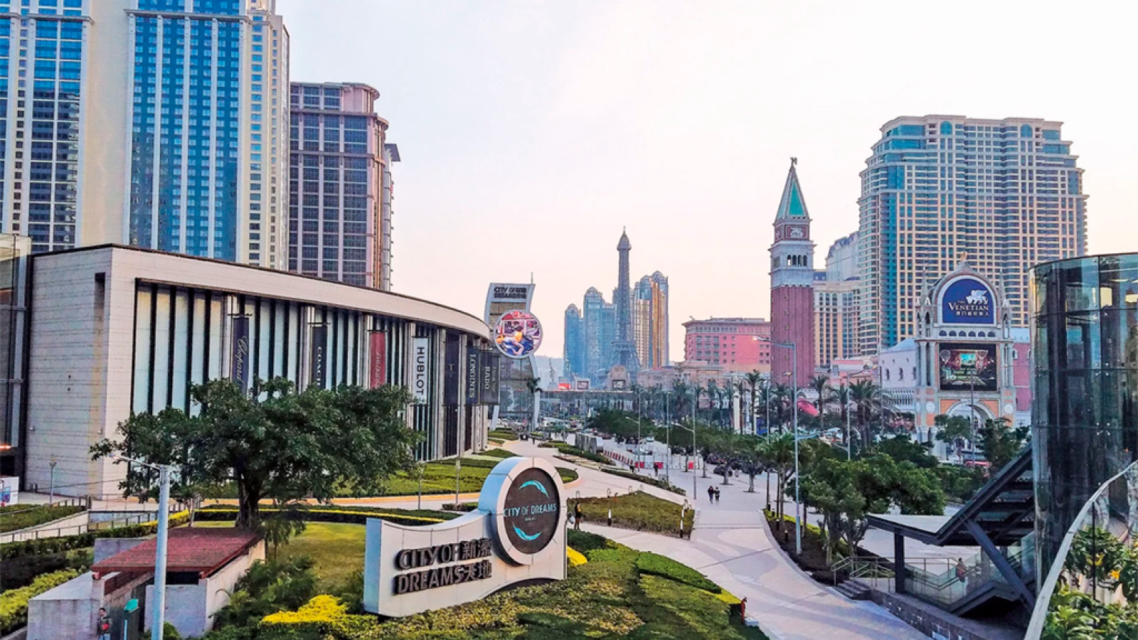Macau Reauthorizes Currency Exchange Services at Casinos Operated by Galaxy, Melco and SJM