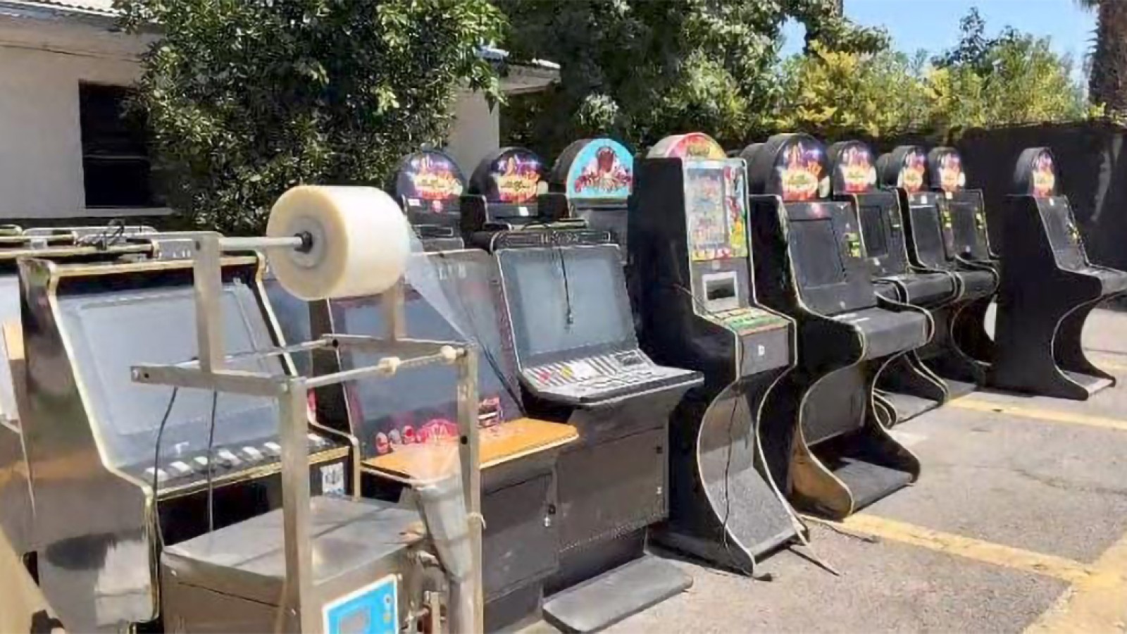 Chile: Desmantelan casino clandestino e incautan tragamonedas, municiones y detienen al propietario